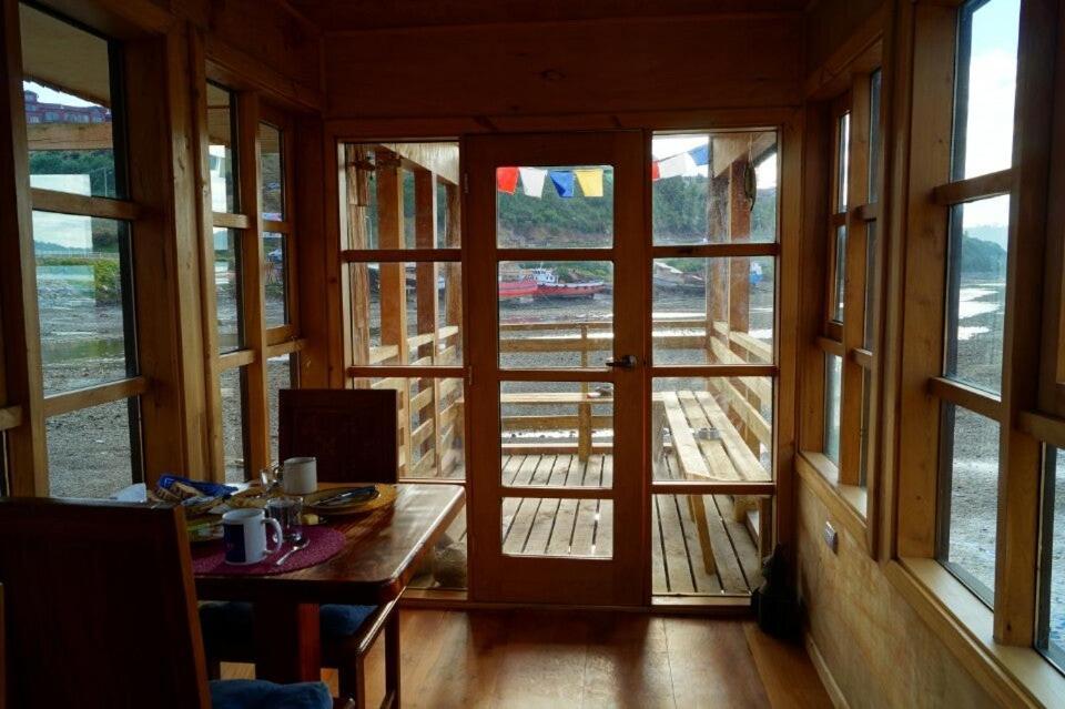 Hostal Palafito Waiwen Кастро Экстерьер фото