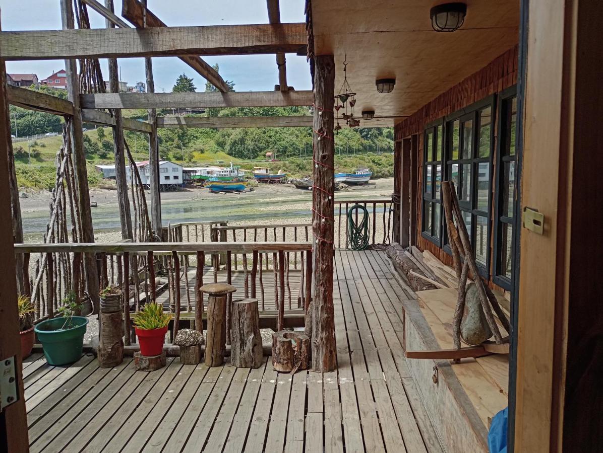 Hostal Palafito Waiwen Кастро Экстерьер фото