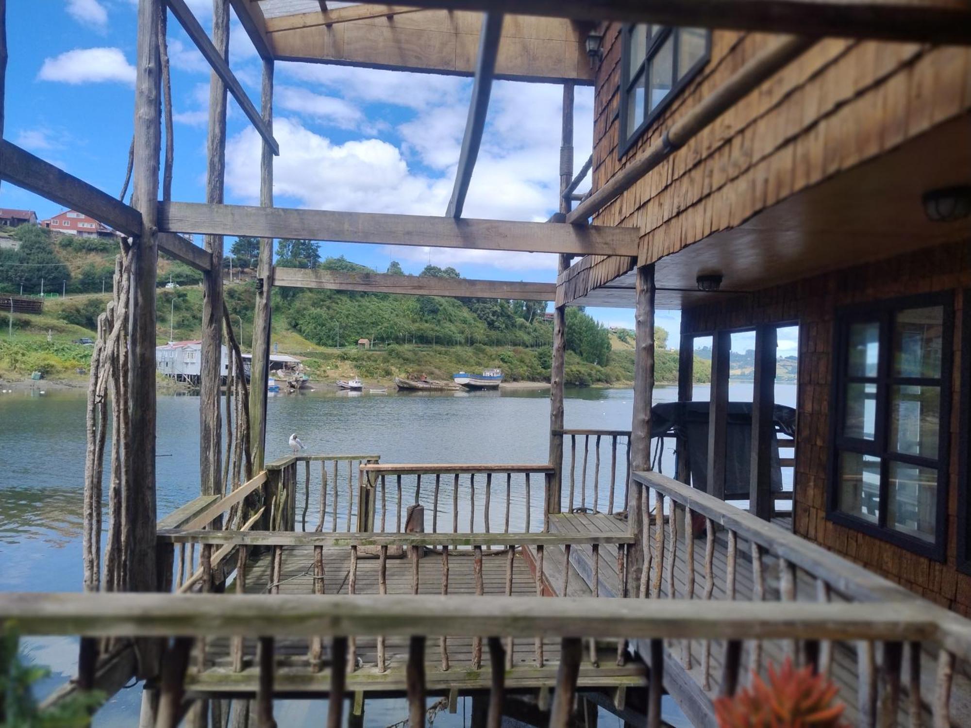 Hostal Palafito Waiwen Кастро Экстерьер фото